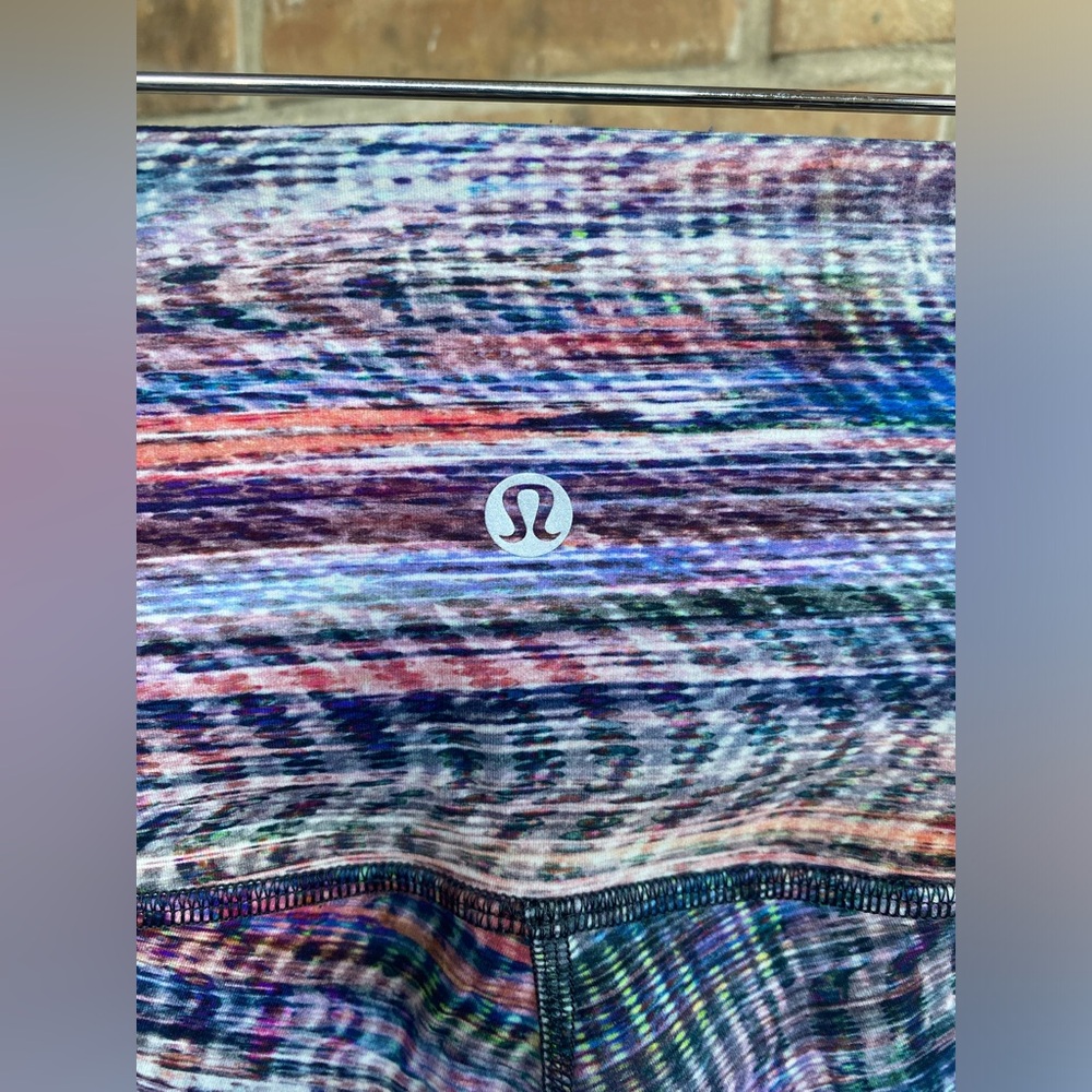 Lululemon Wunder Train High-Rise Tight 25" in Digital Oasis White Multi - Size 4 - Picture 7 of 9